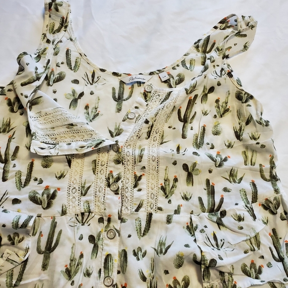 Sleevles top - Picture 2 of 5